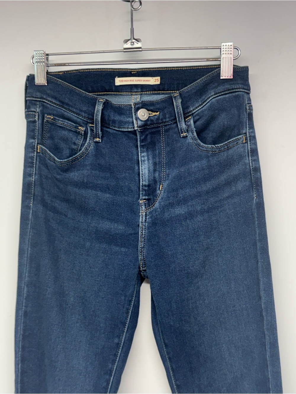 Levi's Women's Dark Blue 720 High-Rise Super  Skinny Jeans size 25